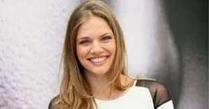 Facts about Tracy Spiridakos